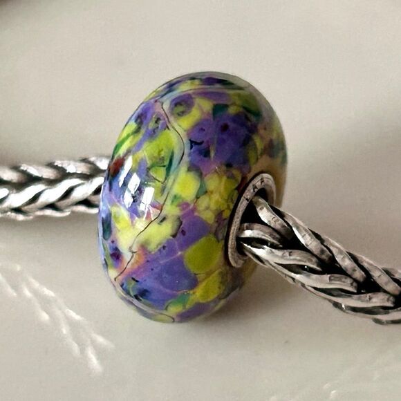 TROLLBEADS Authentic Troll Stone LAA 925S Green Purple Yellow Green Confetti - Picture 4 of 10
